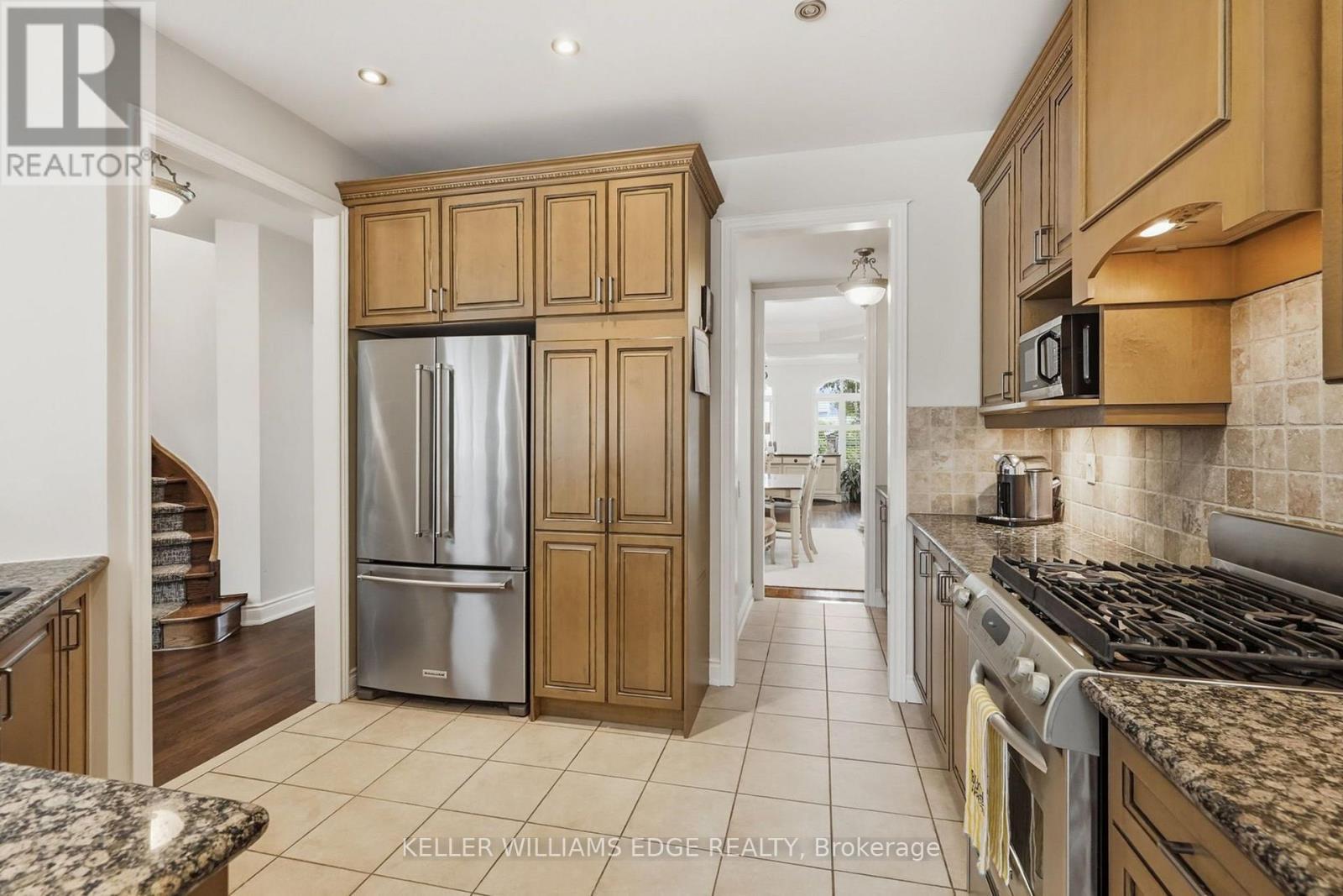3256 Raspberry Bush Trail, Oakville, ON - Indoor Photo Showing Kitchen With Upgraded Kitchen