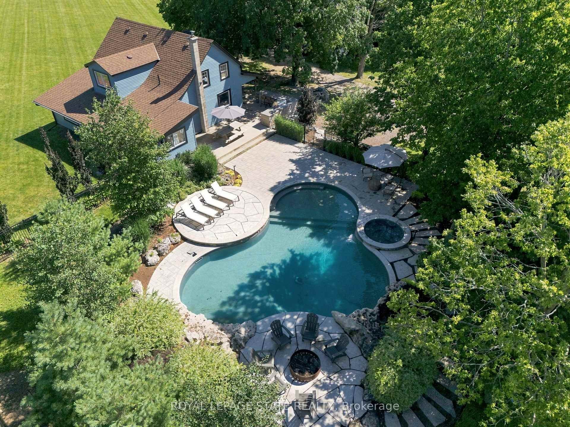 62 Thompson Road, Brantford, ON - Outdoor With In Ground Pool