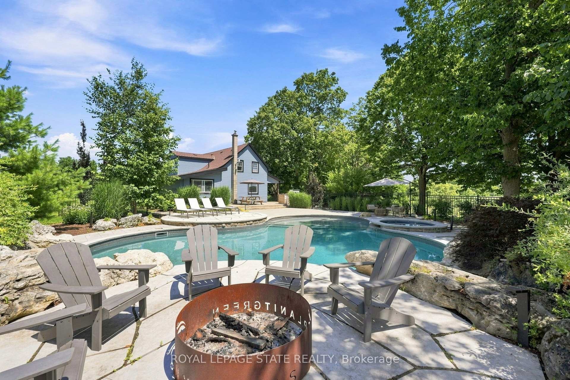 62 Thompson Road, Brantford, ON - Outdoor With In Ground Pool