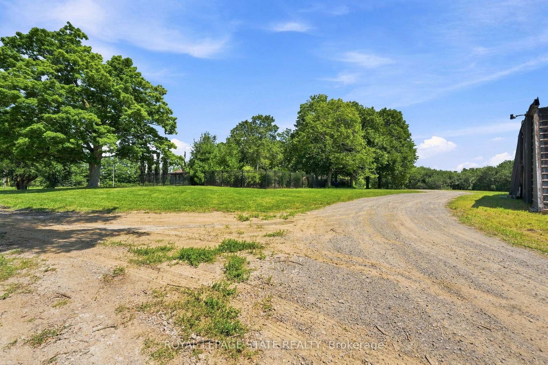 62 Thompson Road, Brantford, ON - Outdoor