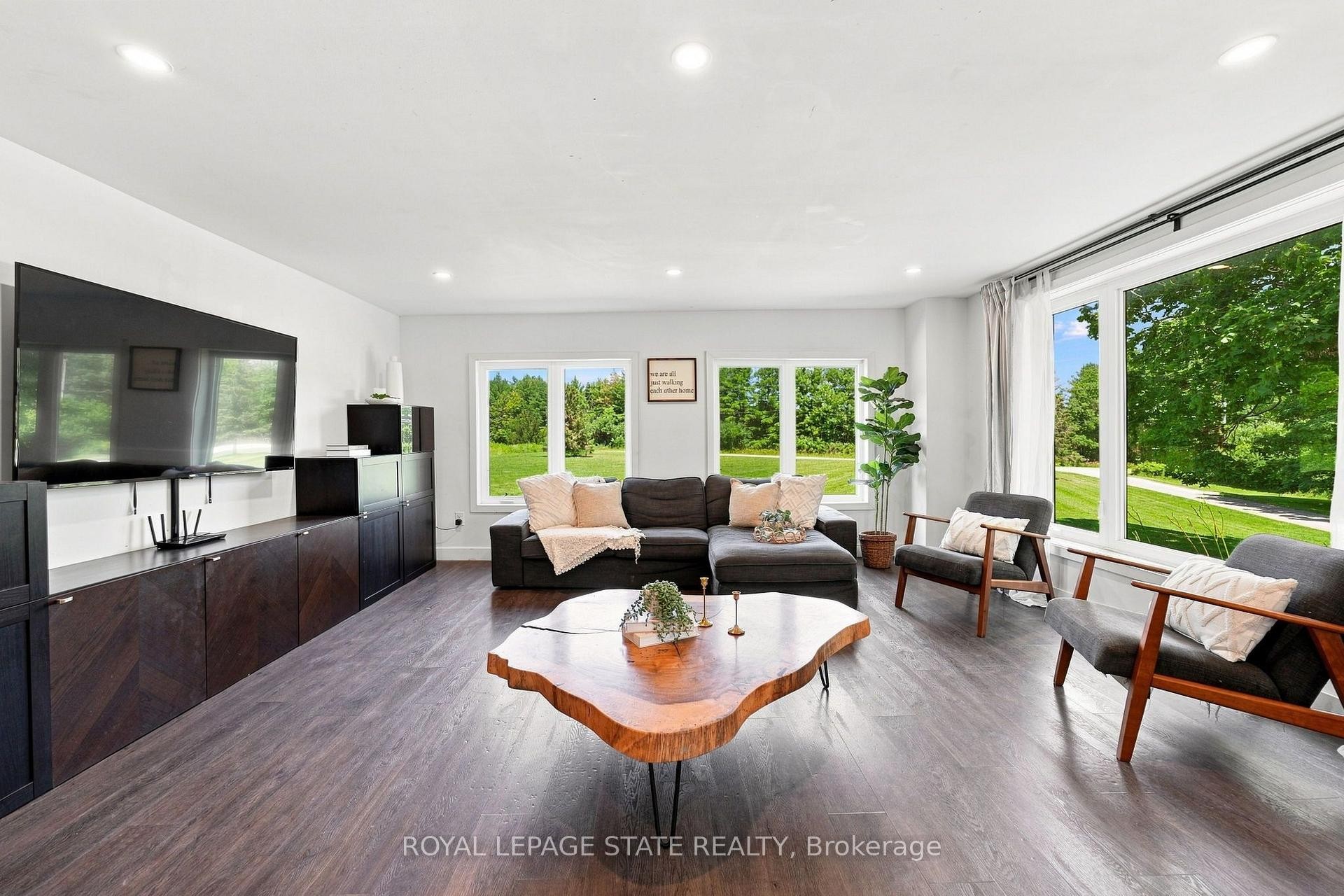 62 Thompson Road, Brantford, ON - Indoor Photo Showing Living Room