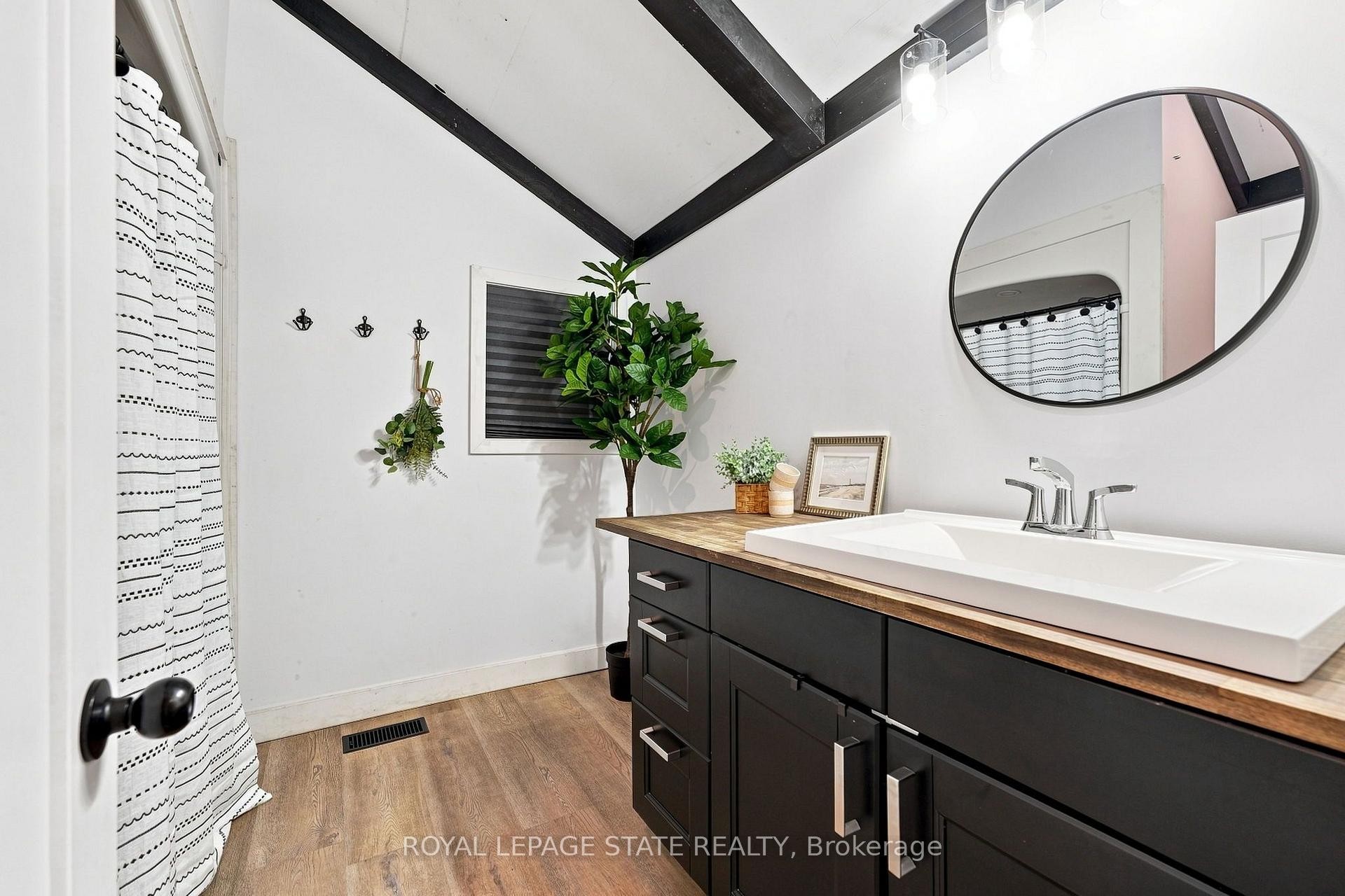 62 Thompson Road, Brantford, ON - Indoor Photo Showing Bathroom