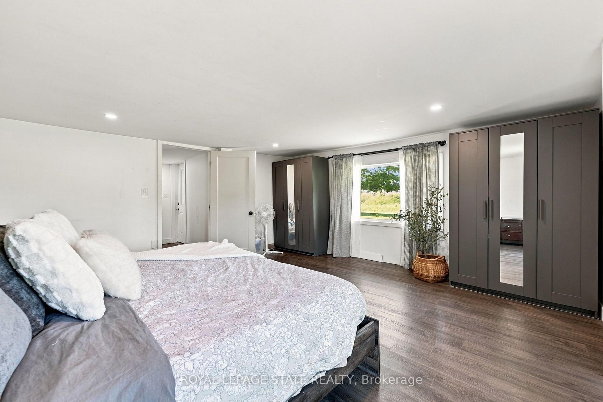 62 Thompson Road, Brantford, ON - Indoor Photo Showing Bedroom