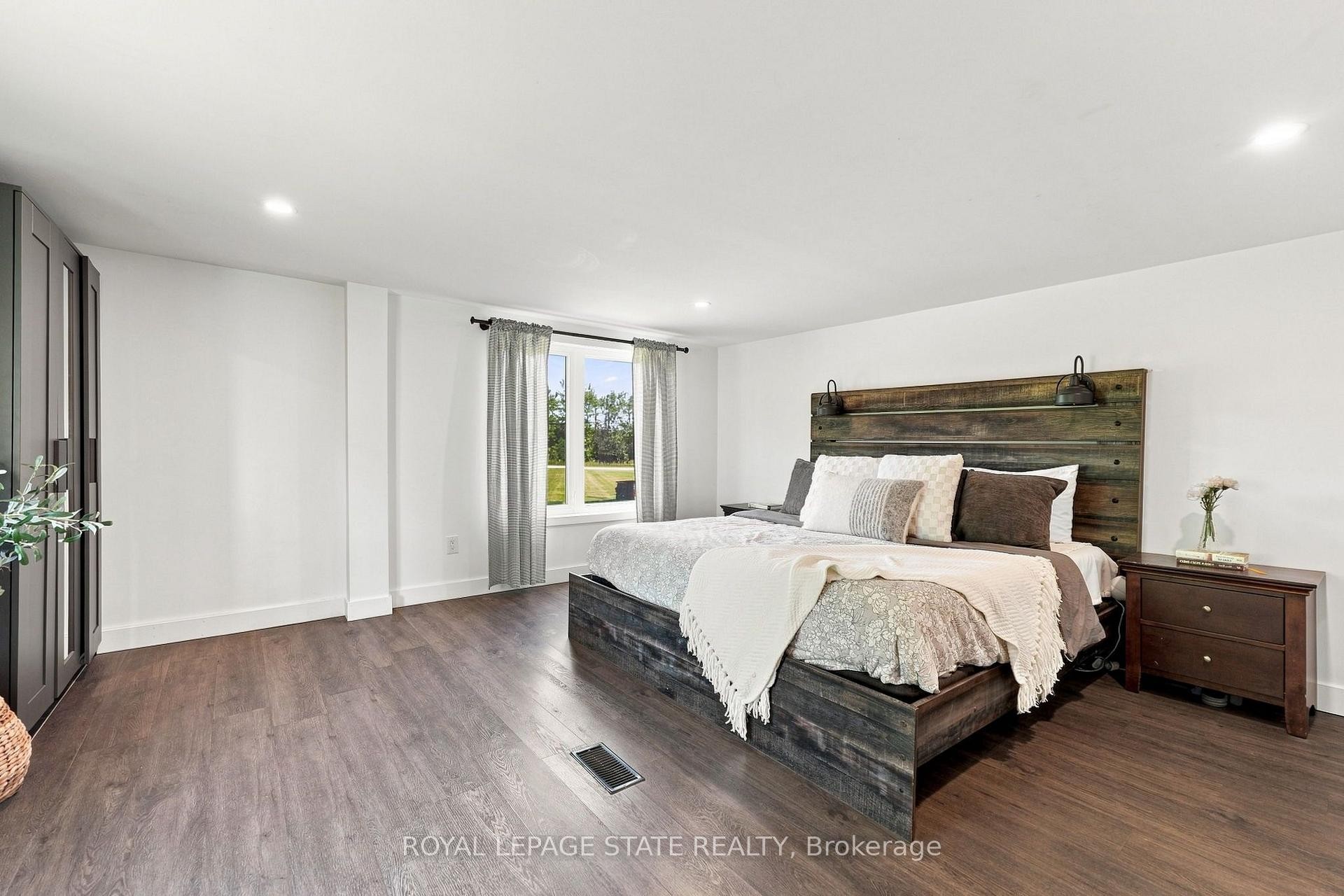 62 Thompson Road, Brantford, ON - Indoor Photo Showing Bedroom
