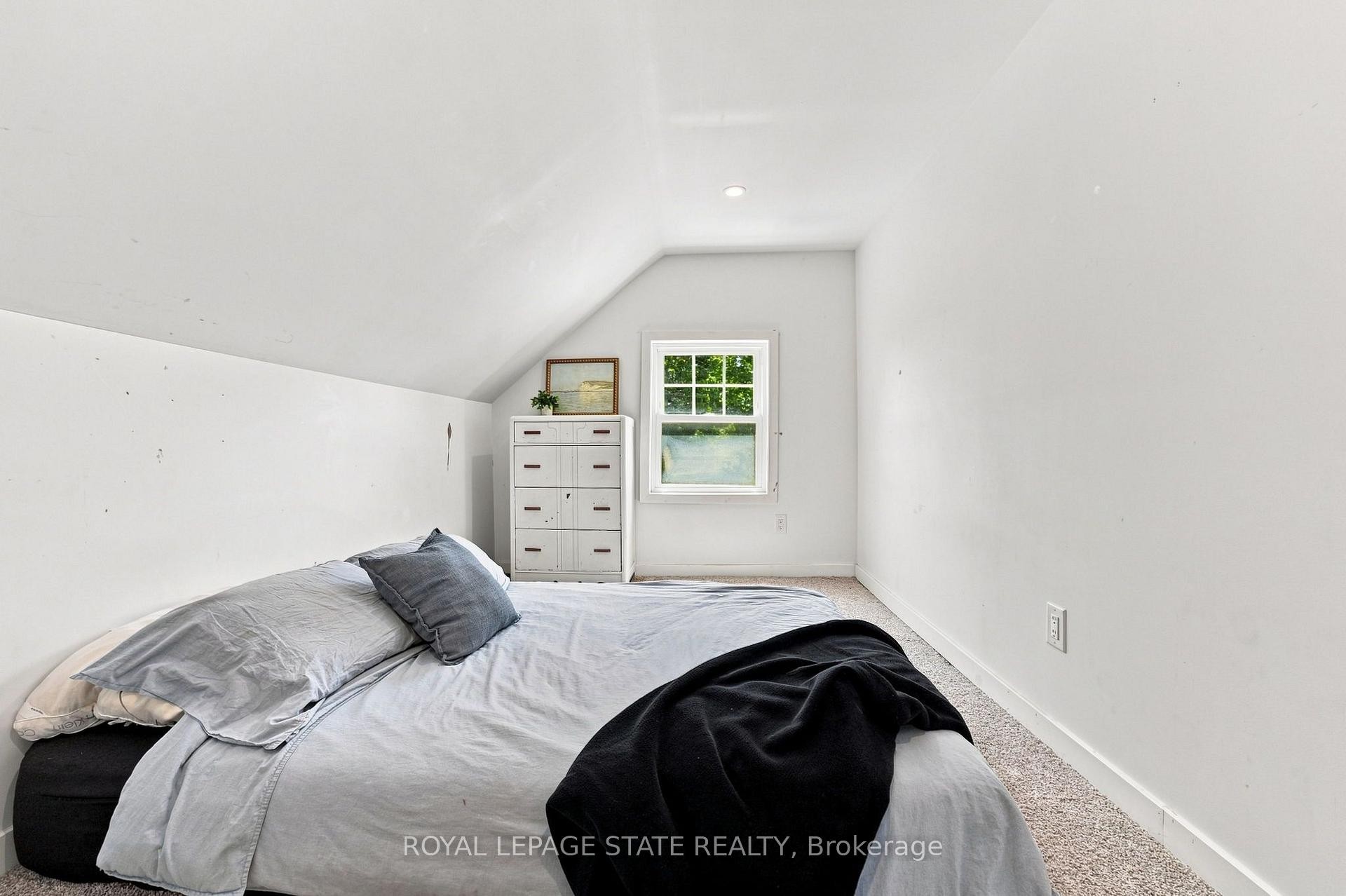 62 Thompson Road, Brantford, ON - Indoor Photo Showing Bedroom