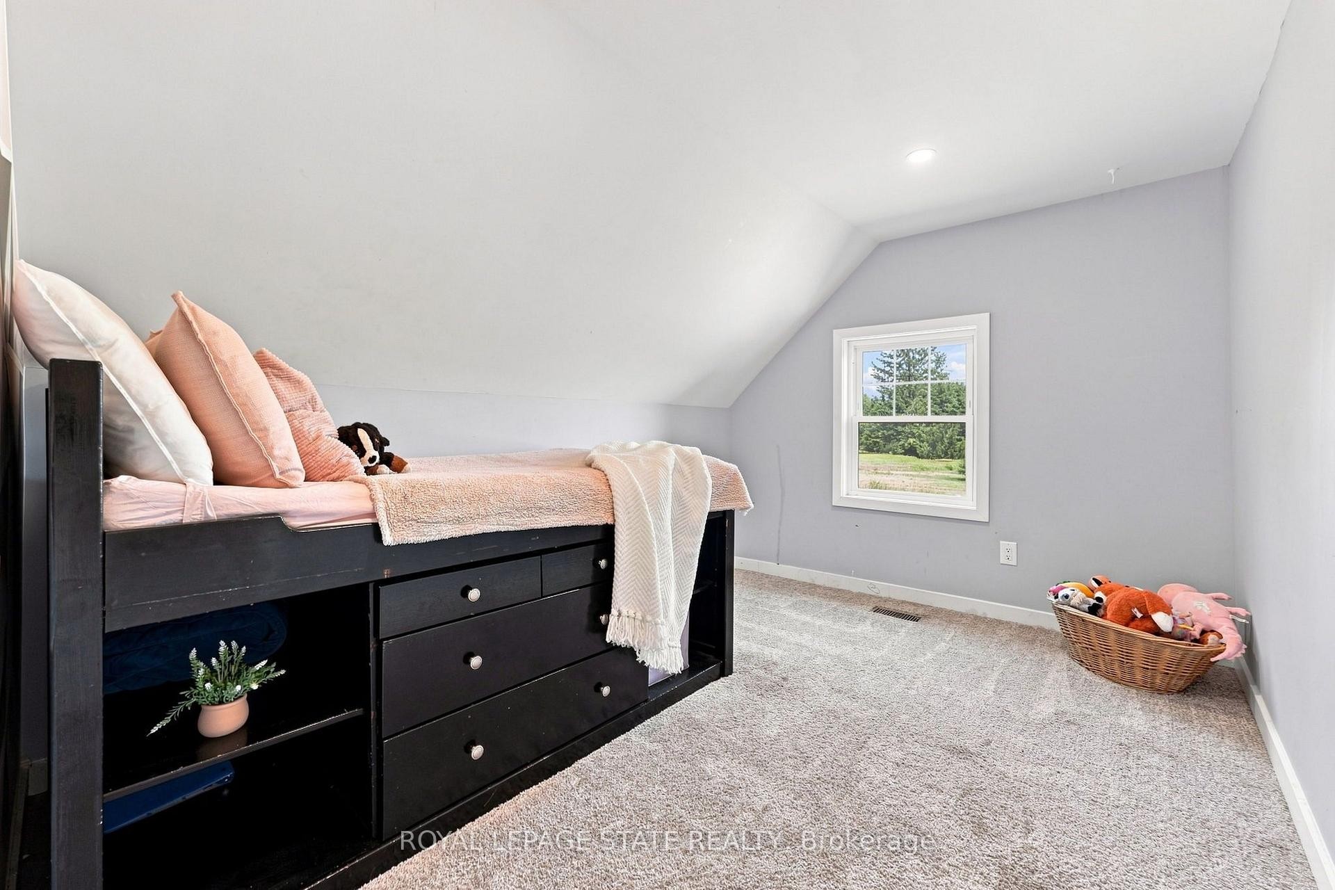 62 Thompson Road, Brantford, ON - Indoor Photo Showing Bedroom