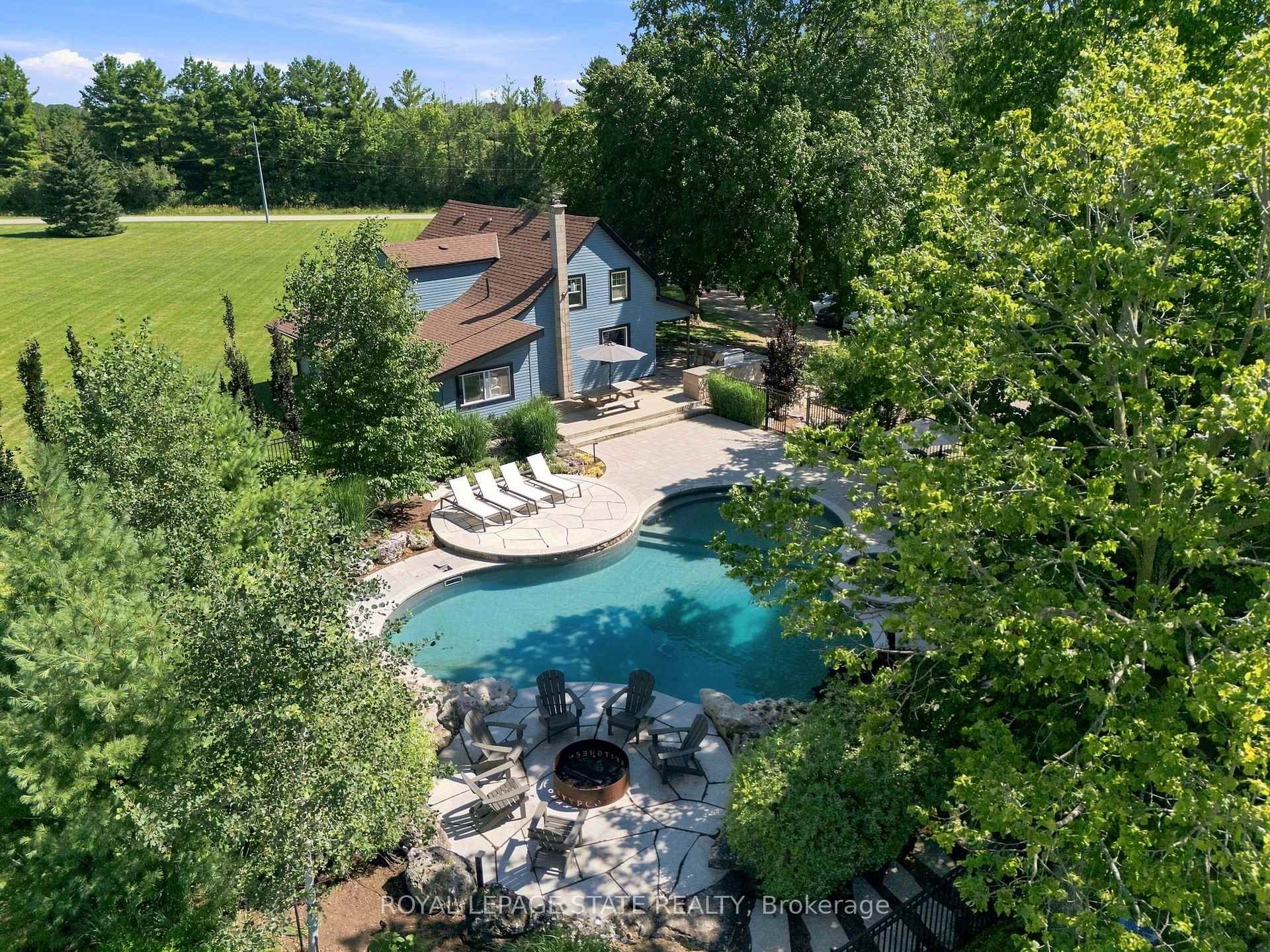 62 Thompson Road, Brantford, ON - Outdoor With In Ground Pool