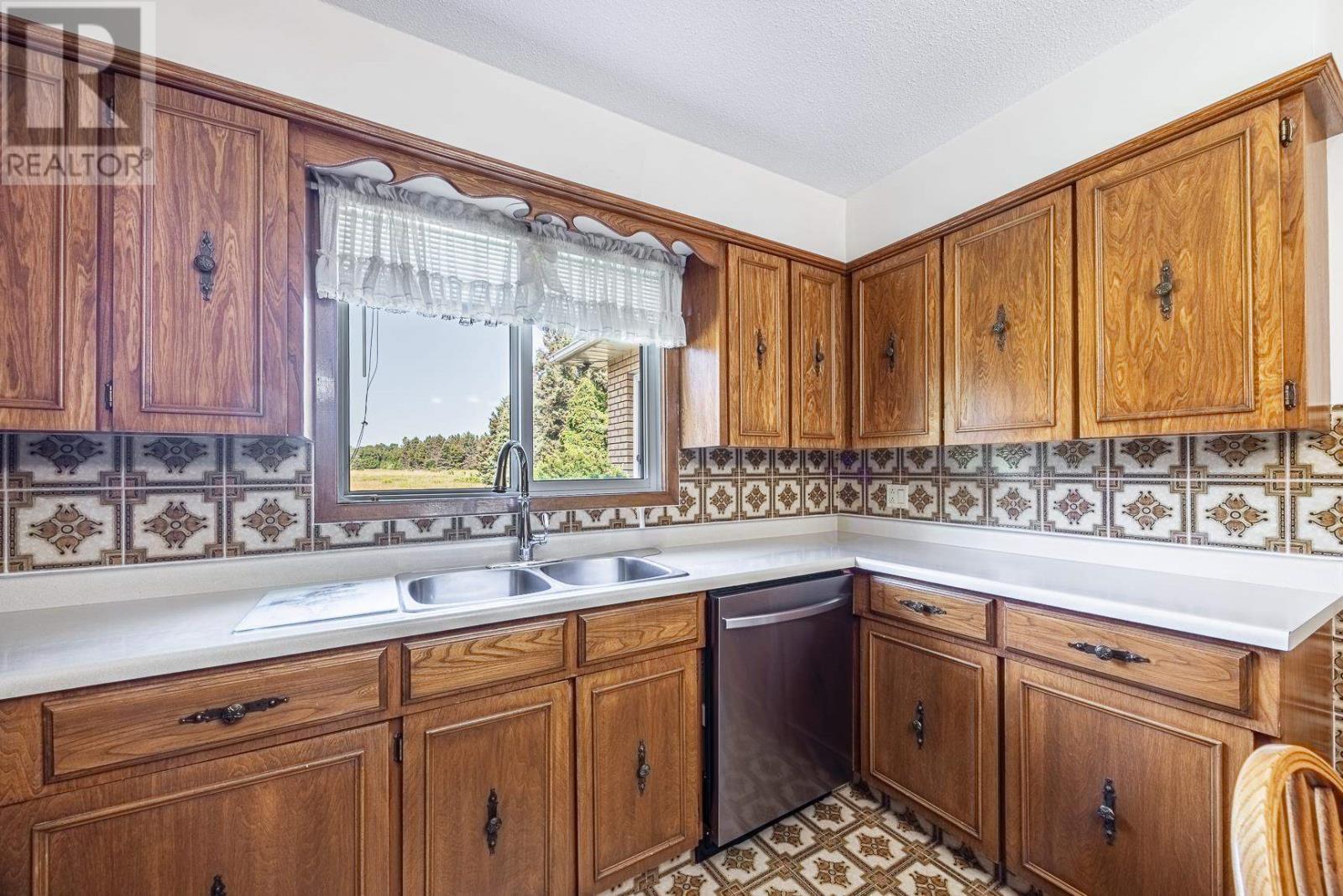 1435 Airport Rd, Prince Township, ON - Indoor Photo Showing Kitchen With Double Sink