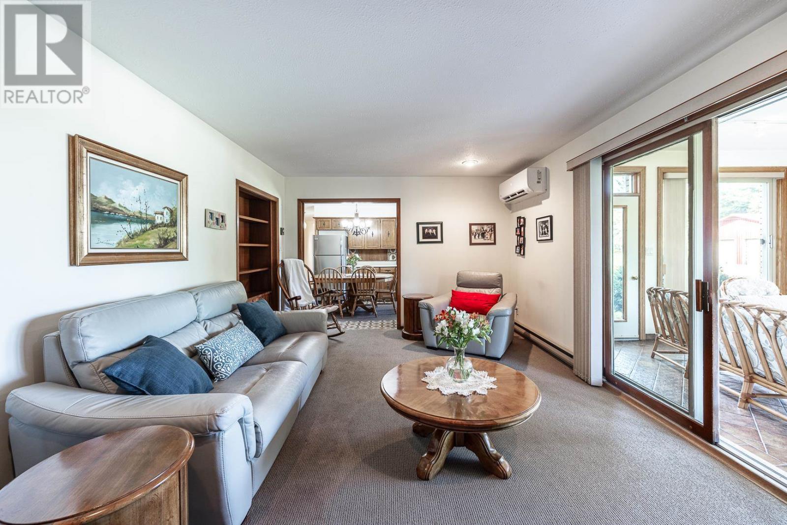 1435 Airport Rd, Prince Township, ON - Indoor Photo Showing Living Room