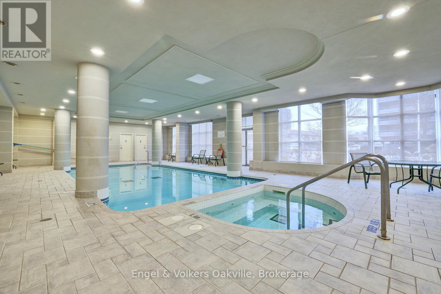 1402 - 442 Maple Avenue, Burlington (Brant), ON - Indoor Photo Showing Other Room With In Ground Pool