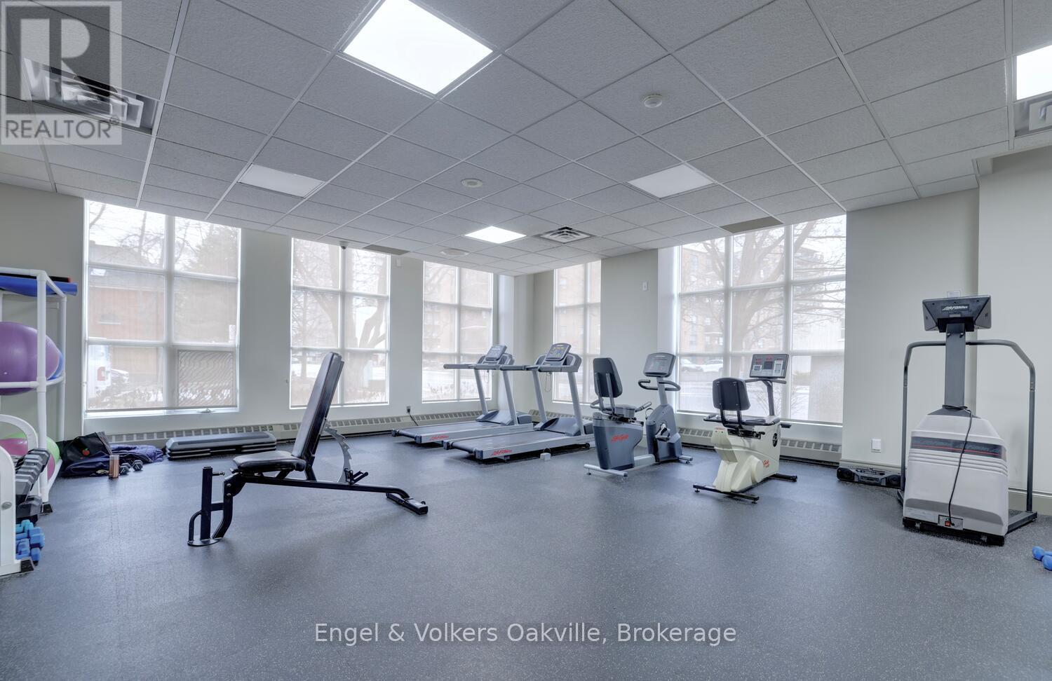 1402 - 442 Maple Avenue, Burlington (Brant), ON - Indoor Photo Showing Gym Room