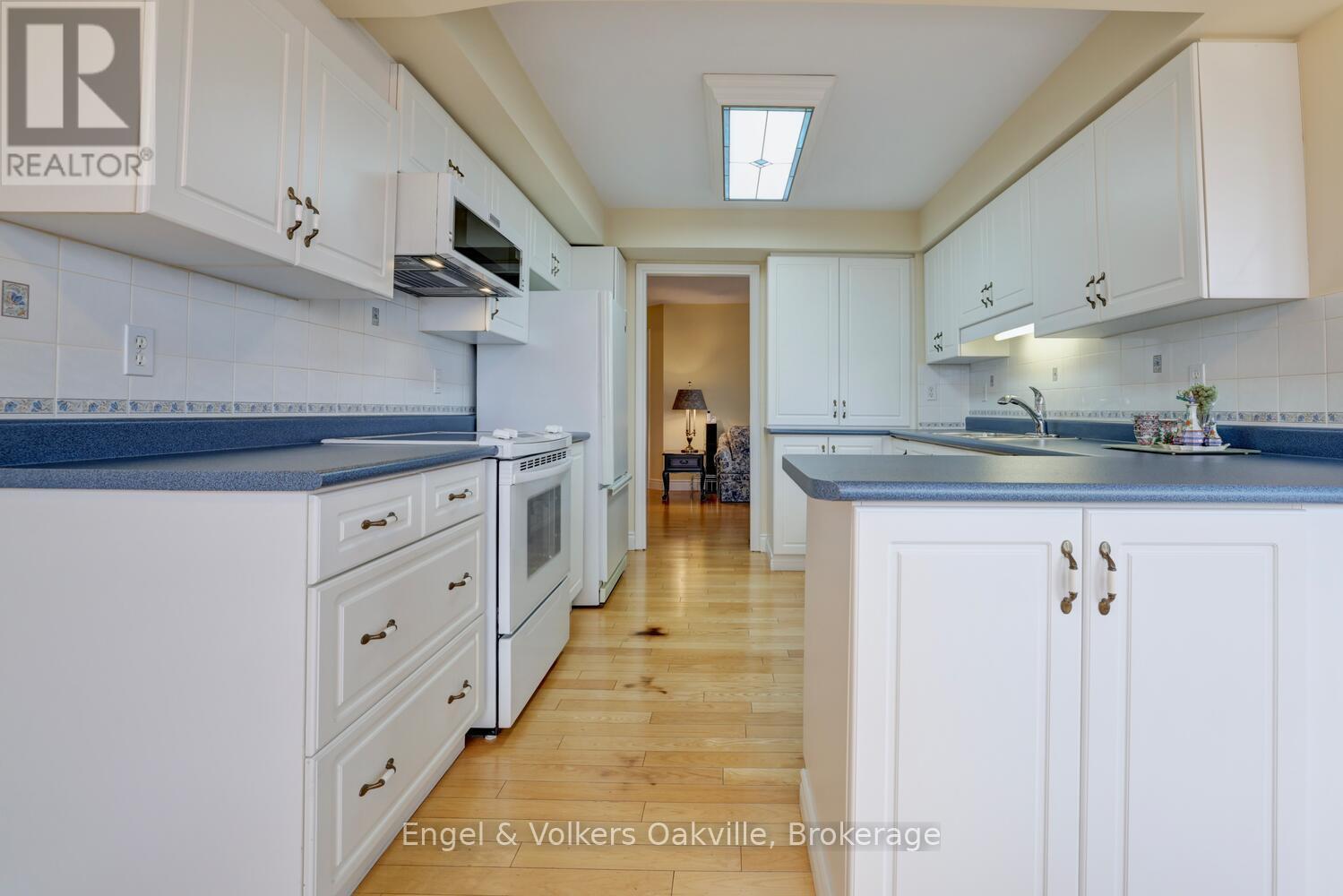 1402 - 442 Maple Avenue, Burlington (Brant), ON - Indoor Photo Showing Kitchen