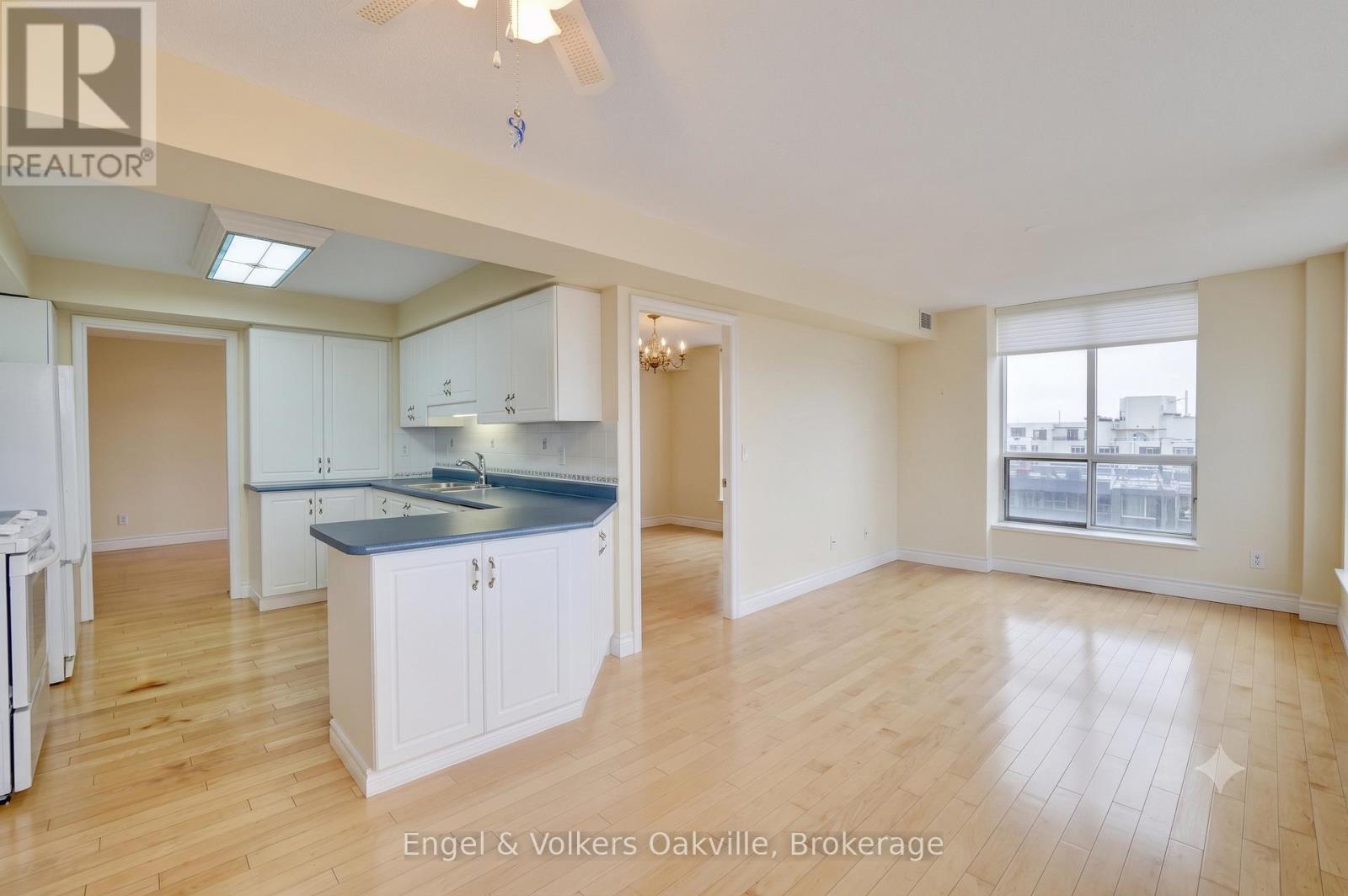 Virtually revised - Eat-in Kitchen - 1402 - 442 Maple Avenue, Burlington (Brant), ON - Indoor Photo Showing Kitchen