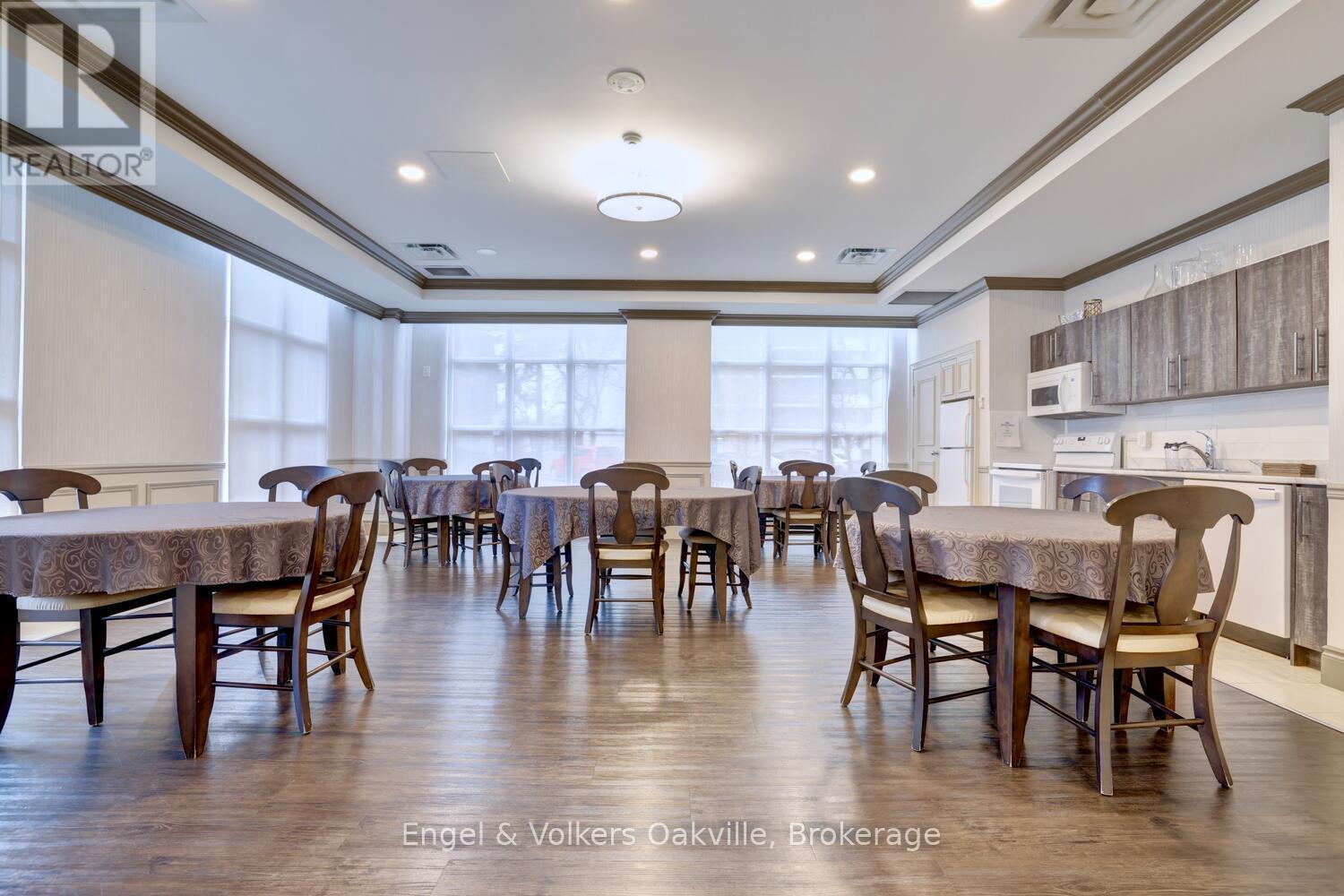 1402 - 442 Maple Avenue, Burlington (Brant), ON - Indoor Photo Showing Dining Room