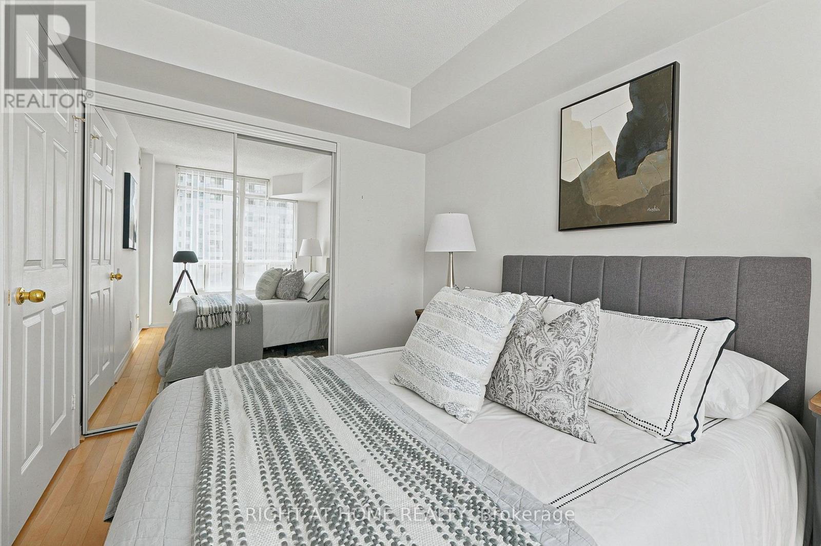 610 - 33 Empress Avenue, Toronto, ON - Indoor Photo Showing Bedroom