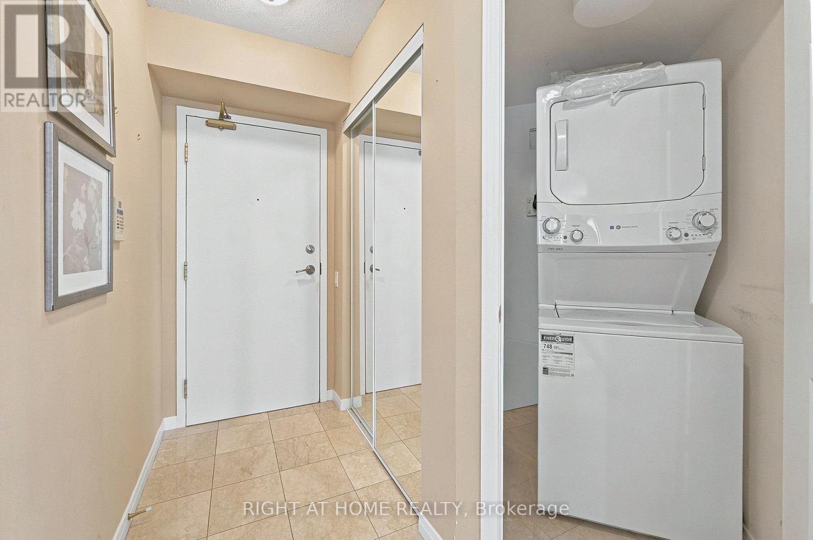 610 - 33 Empress Avenue, Toronto, ON - Indoor Photo Showing Laundry Room