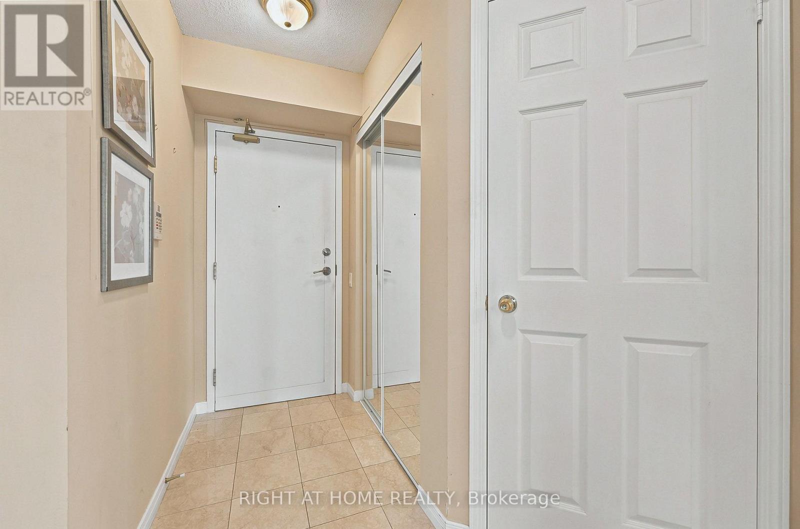 610 - 33 Empress Avenue, Toronto, ON - Indoor Photo Showing Other Room