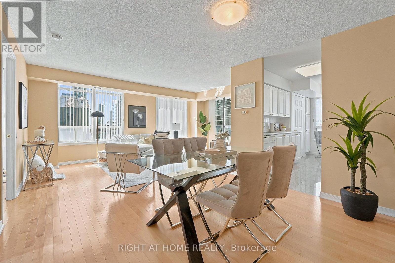 610 - 33 Empress Avenue, Toronto, ON - Indoor Photo Showing Dining Room