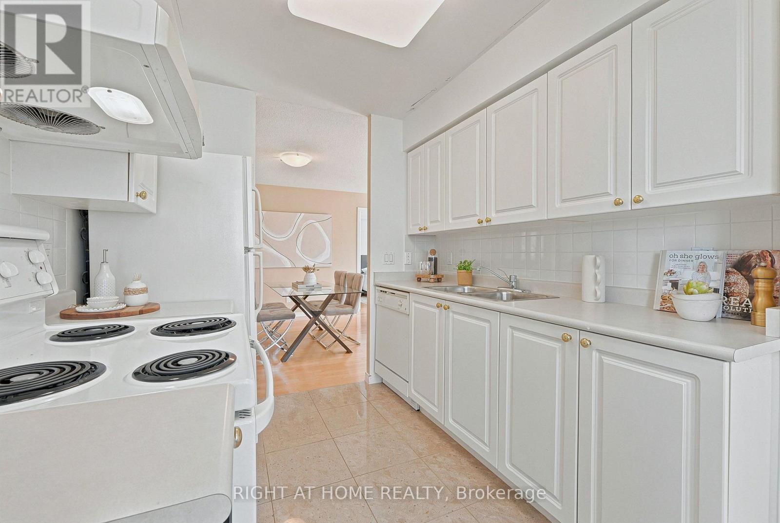 610 - 33 Empress Avenue, Toronto, ON - Indoor Photo Showing Kitchen With Double Sink
