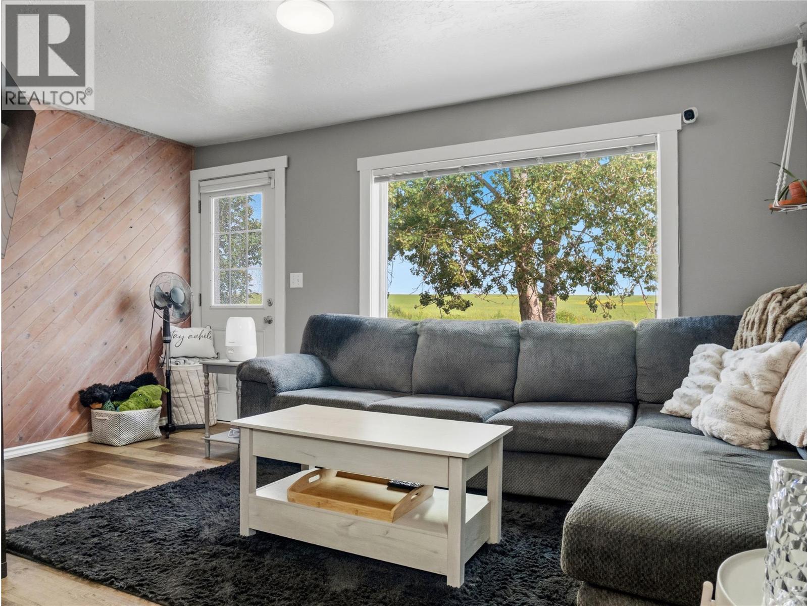 9901 2 Street, Dawson Creek, BC - Indoor Photo Showing Living Room