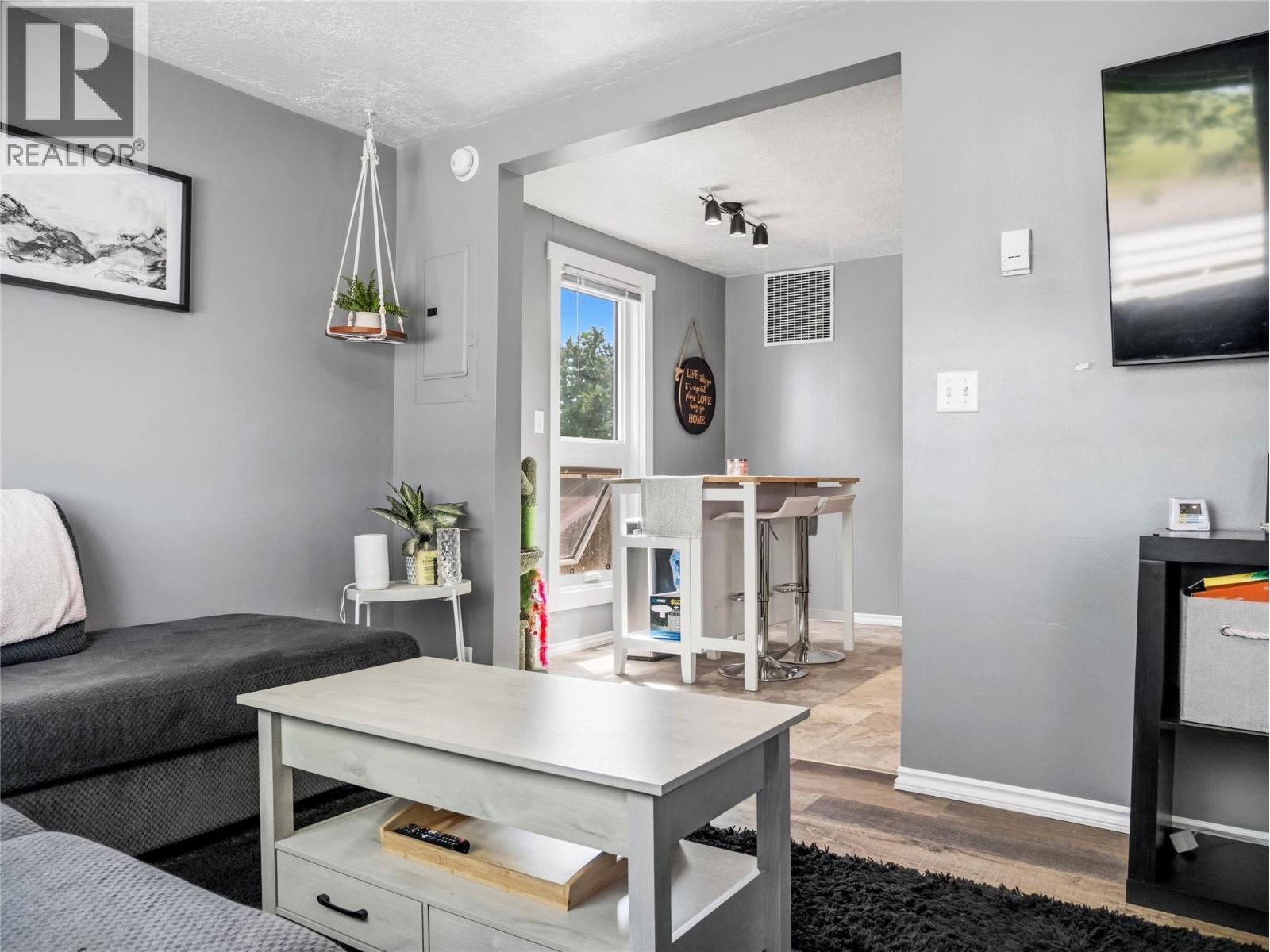 9901 2 Street, Dawson Creek, BC - Indoor