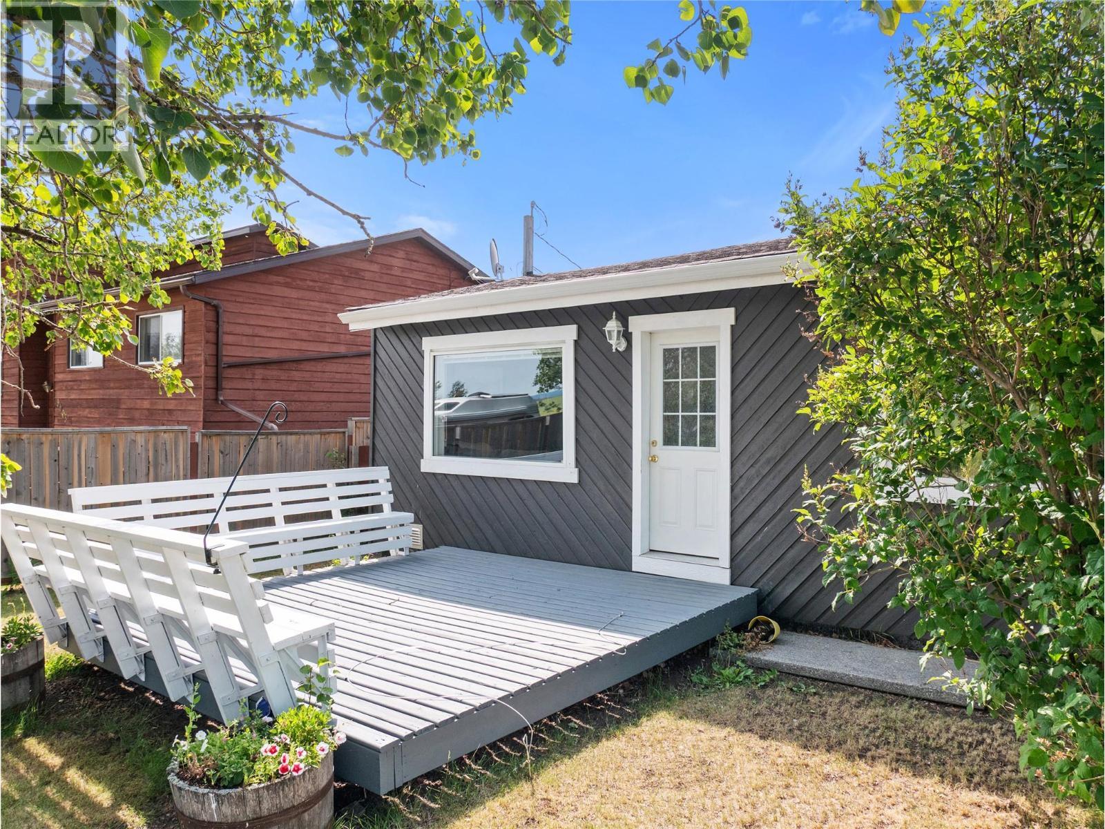 9901 2 Street, Dawson Creek, BC - Outdoor