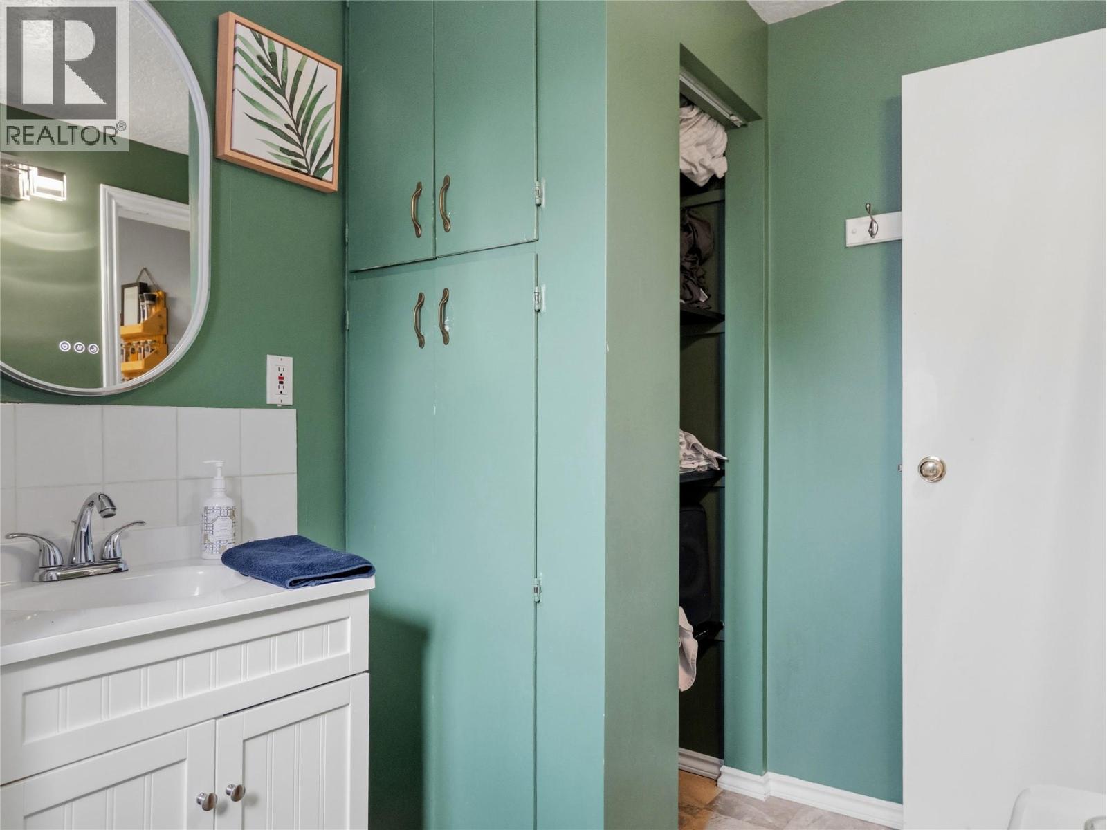 9901 2 Street, Dawson Creek, BC - Indoor Photo Showing Bathroom