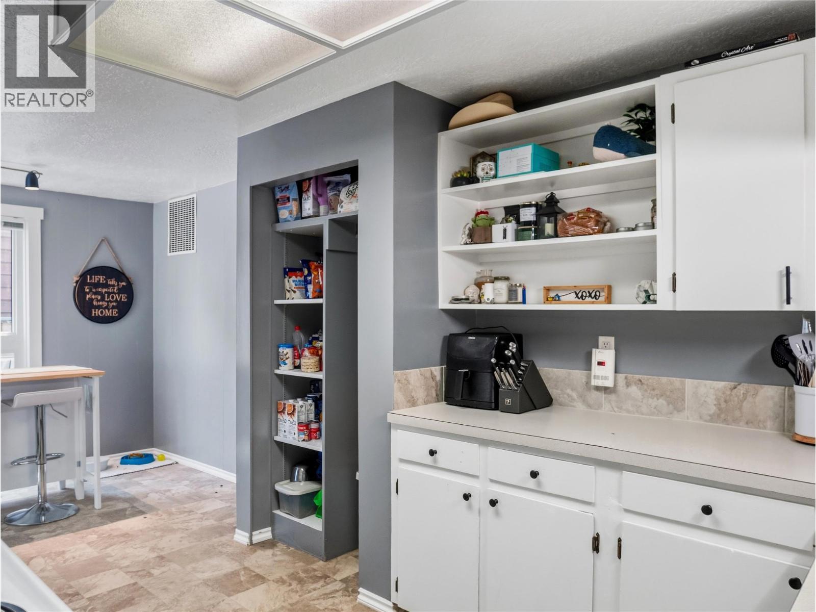 9901 2 Street, Dawson Creek, BC - Indoor