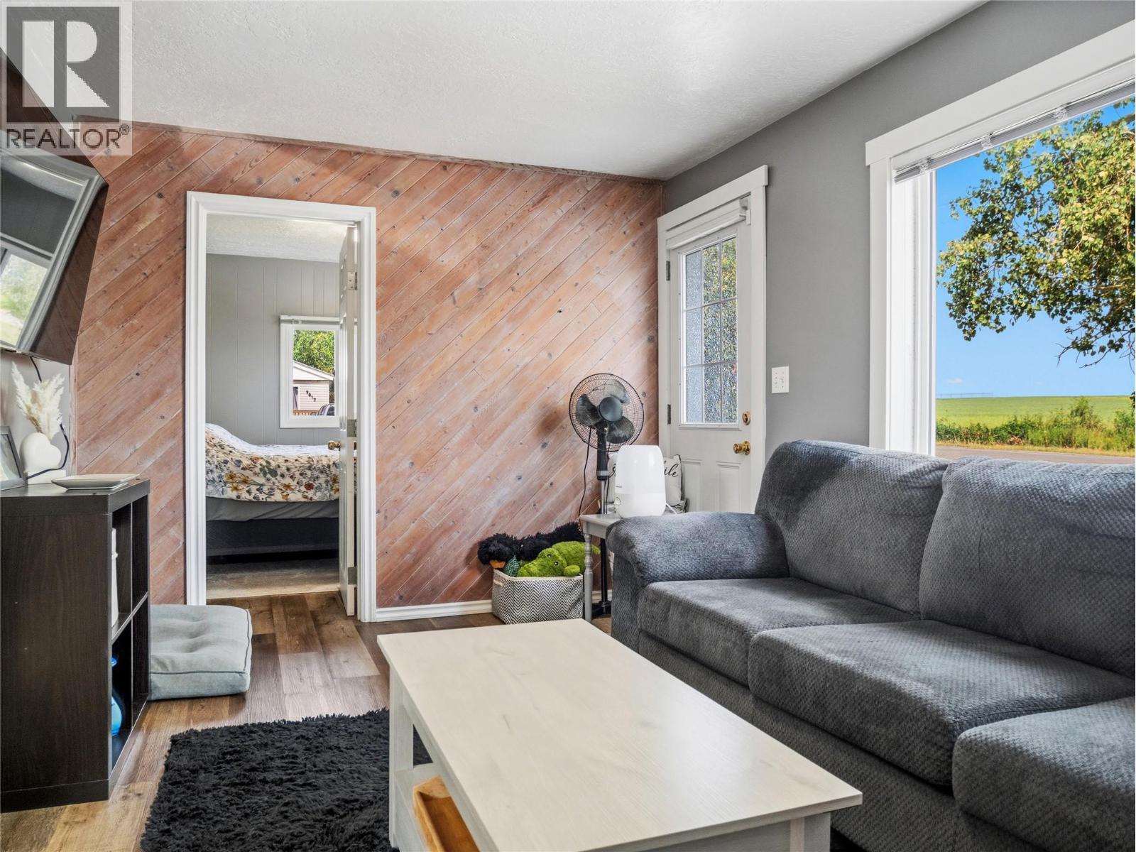 9901 2 Street, Dawson Creek, BC - Indoor Photo Showing Living Room