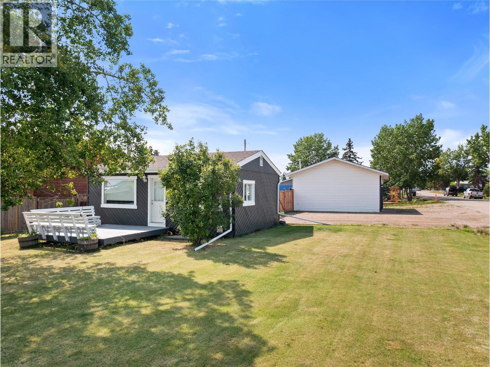 9901 2 Street, Dawson Creek, BC - Outdoor
