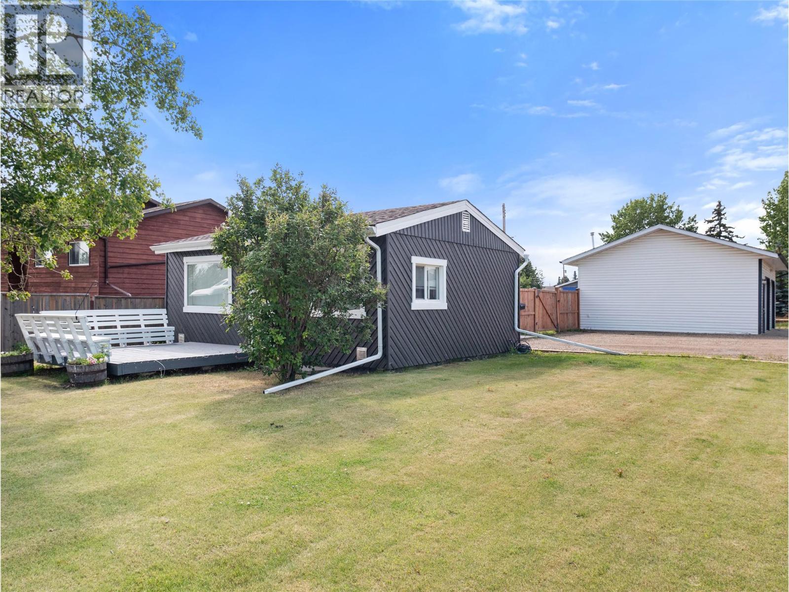 9901 2 Street, Dawson Creek, BC - Outdoor With Exterior