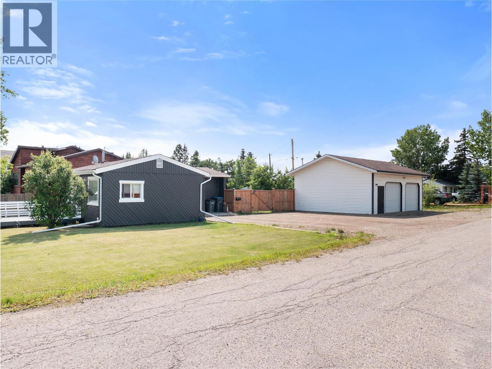 9901 2 Street, Dawson Creek, BC - Outdoor