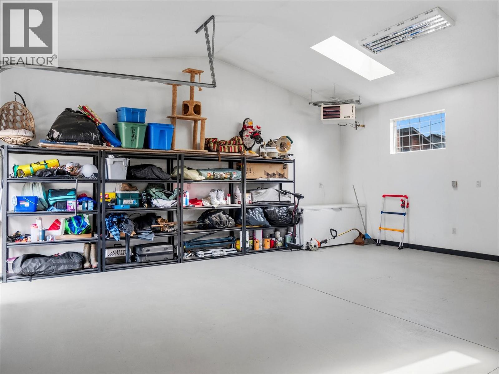 9901 2 Street, Dawson Creek, BC - Indoor Photo Showing Garage