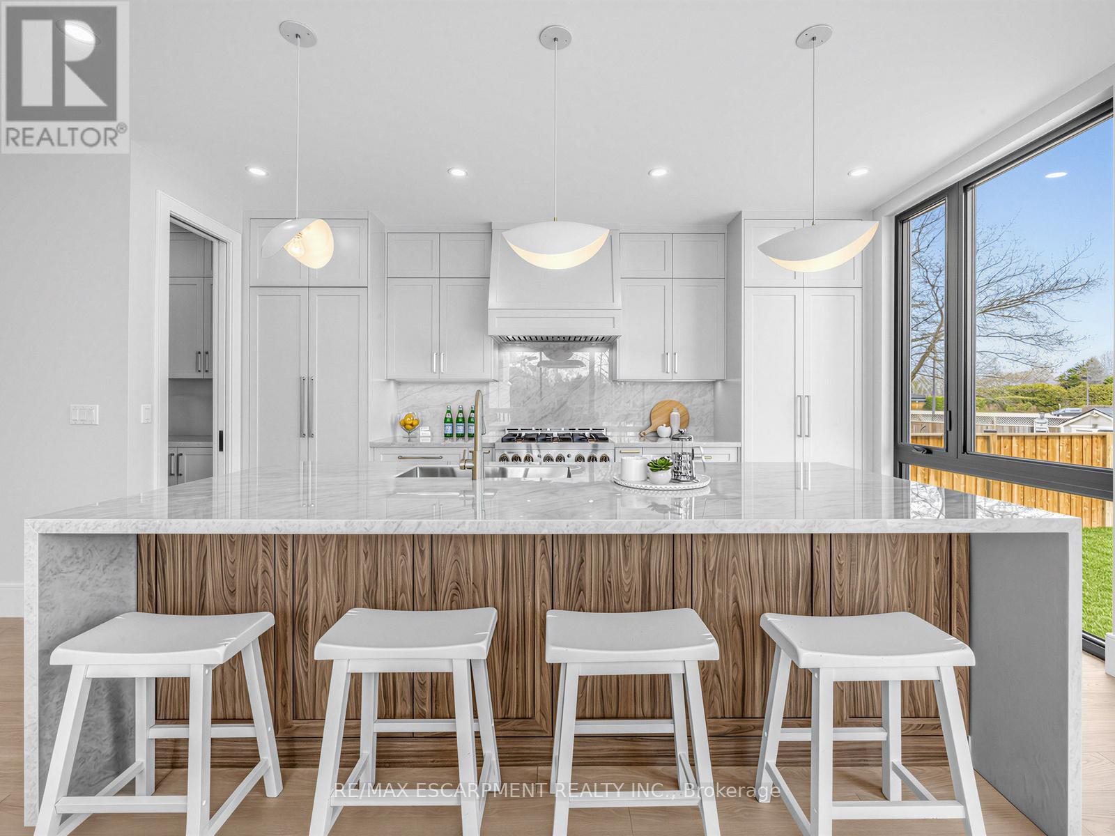 2488 Bridge Road, Oakville, ON - Indoor