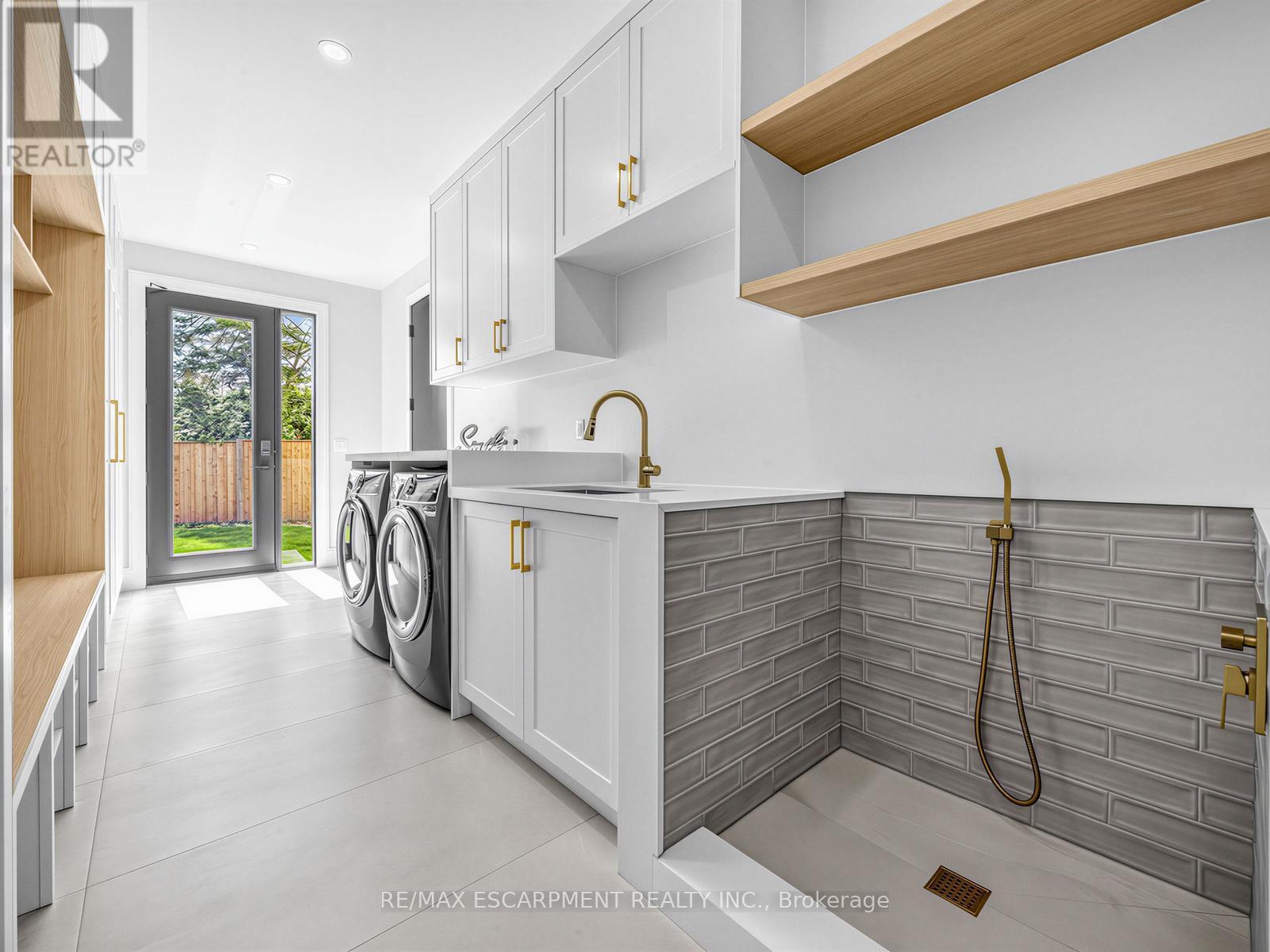 2488 Bridge Road, Oakville, ON - Indoor Photo Showing Laundry Room