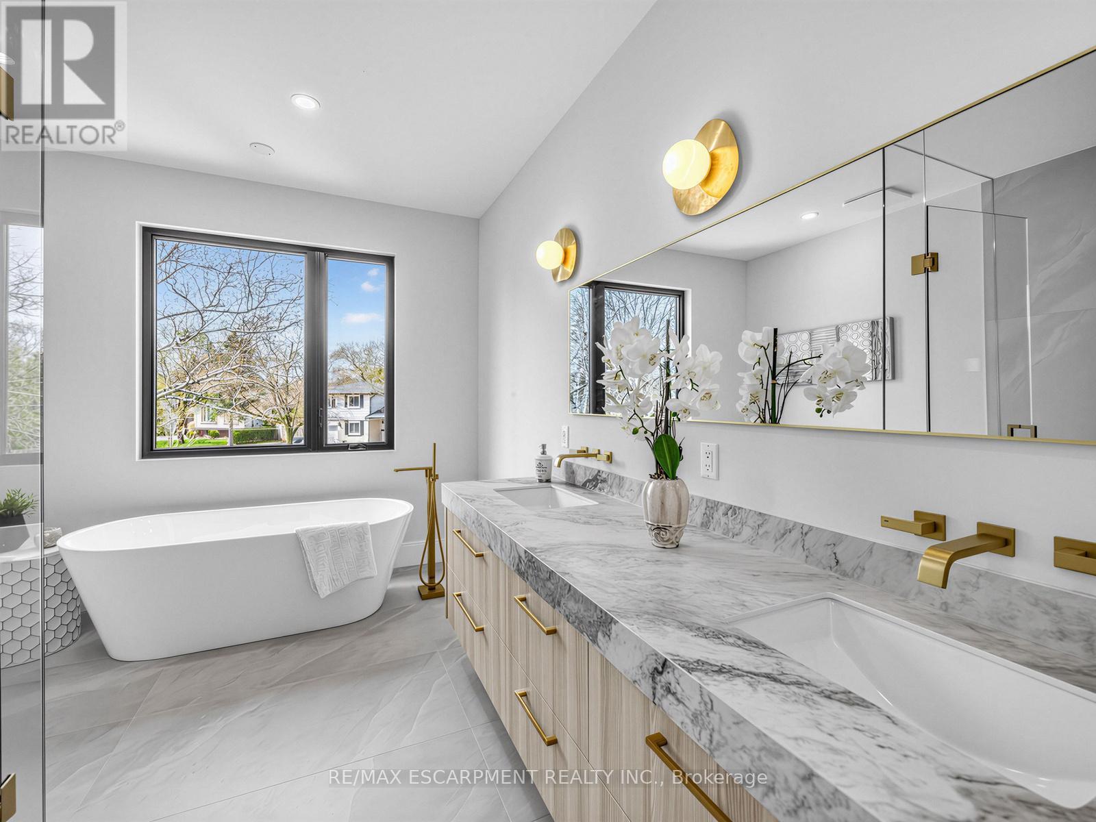 2488 Bridge Road, Oakville, ON - Indoor Photo Showing Bathroom