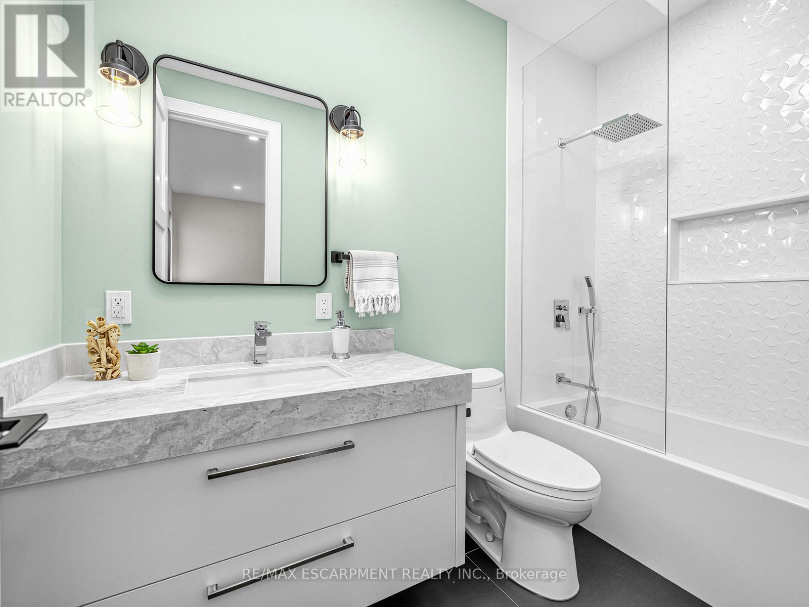 2488 Bridge Road, Oakville, ON - Indoor Photo Showing Bathroom