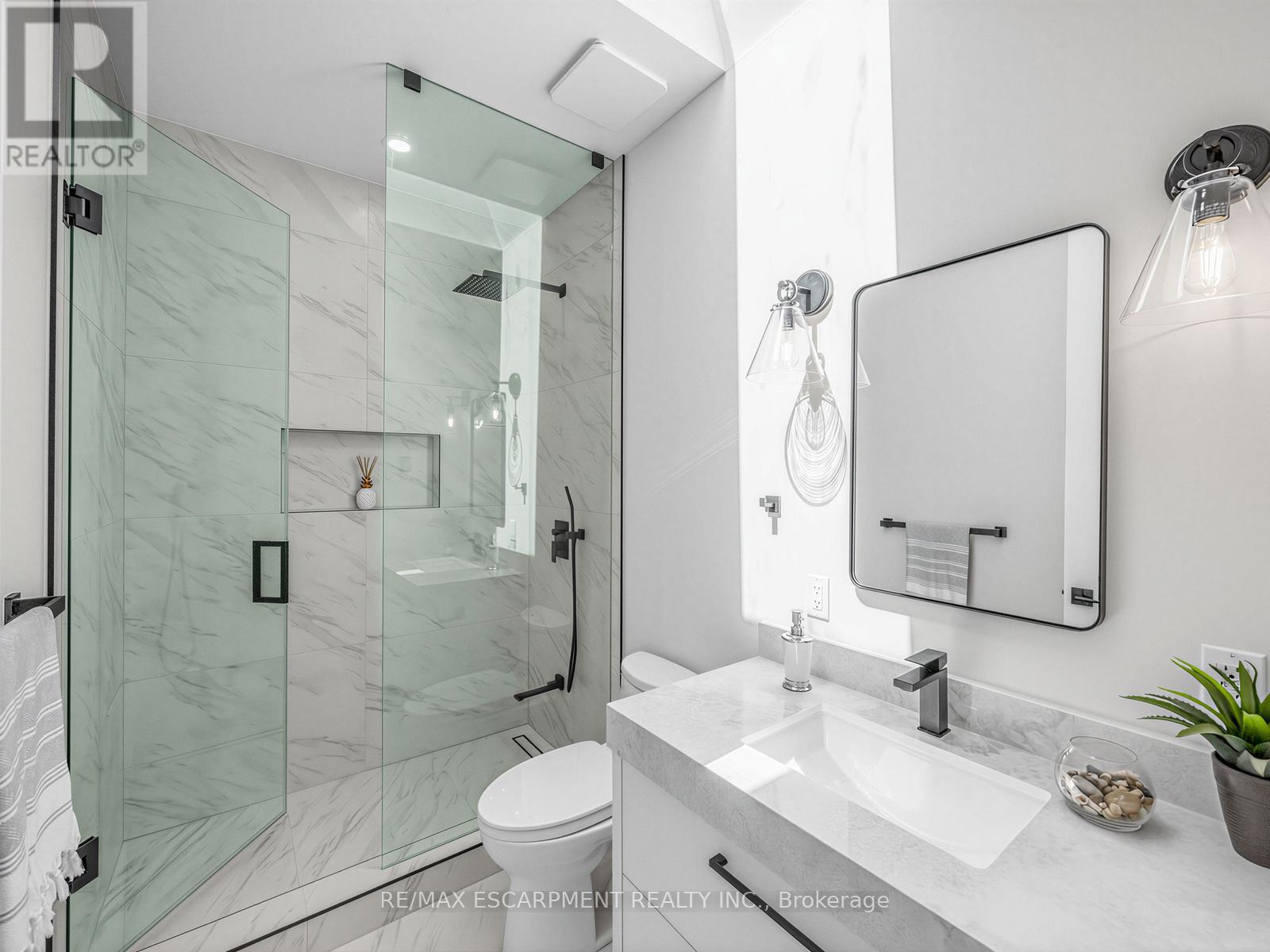 2488 Bridge Road, Oakville, ON - Indoor Photo Showing Bathroom