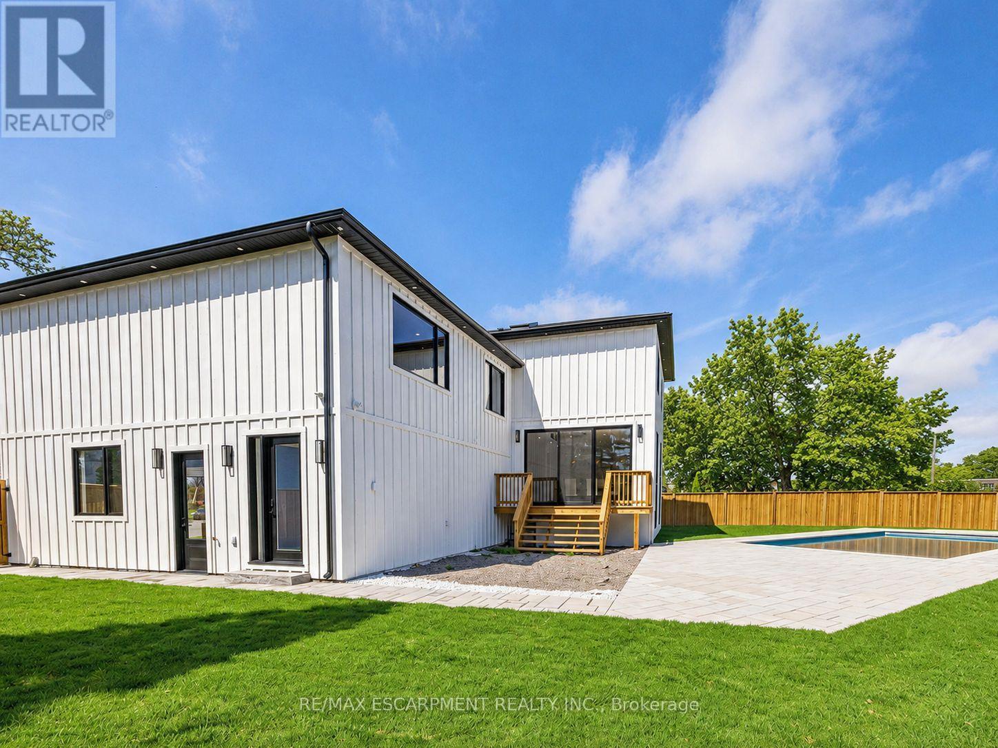 2488 Bridge Road, Oakville, ON - Outdoor