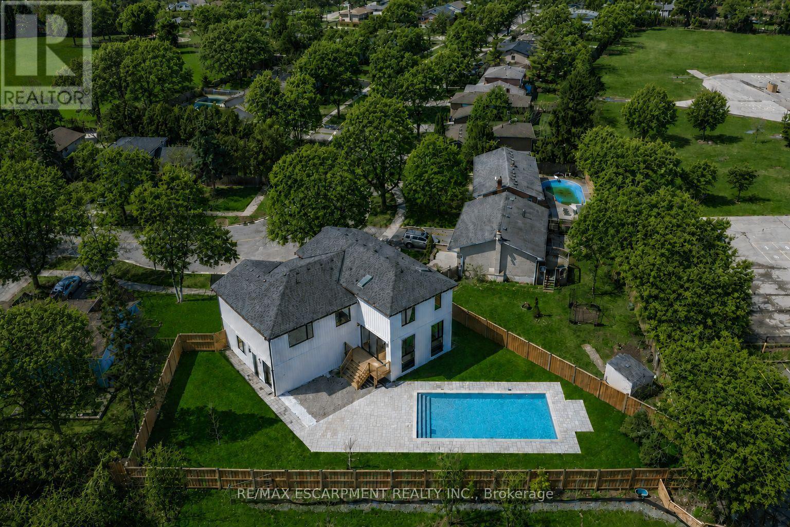 2488 Bridge Road, Oakville, ON - Outdoor