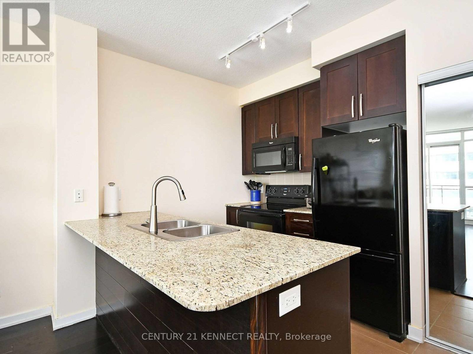 3910 - 4070 Confederation Parkway, Mississauga, ON - Indoor Photo Showing Kitchen With Double Sink