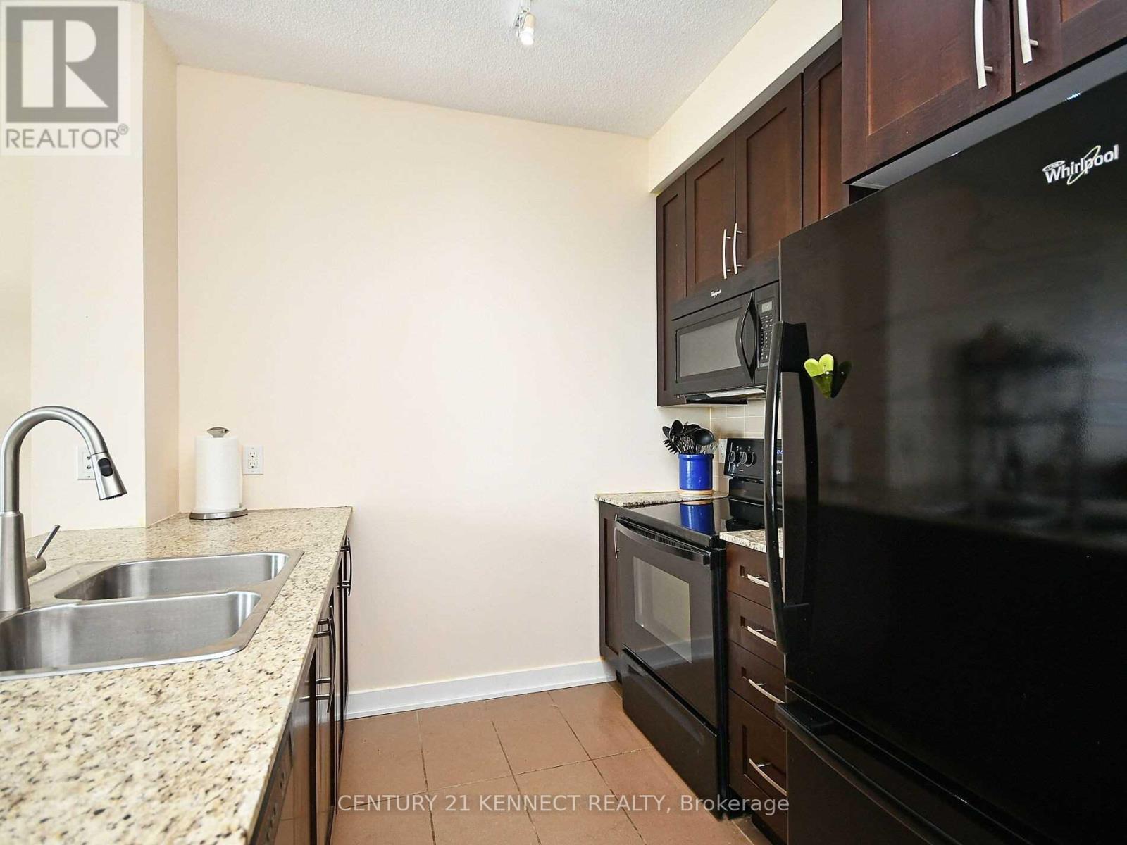 3910 - 4070 Confederation Parkway, Mississauga, ON - Indoor Photo Showing Kitchen With Double Sink