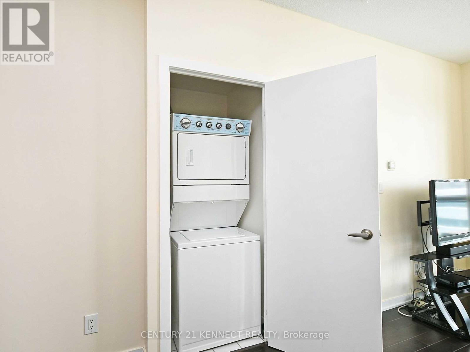 3910 - 4070 Confederation Parkway, Mississauga, ON - Indoor Photo Showing Laundry Room