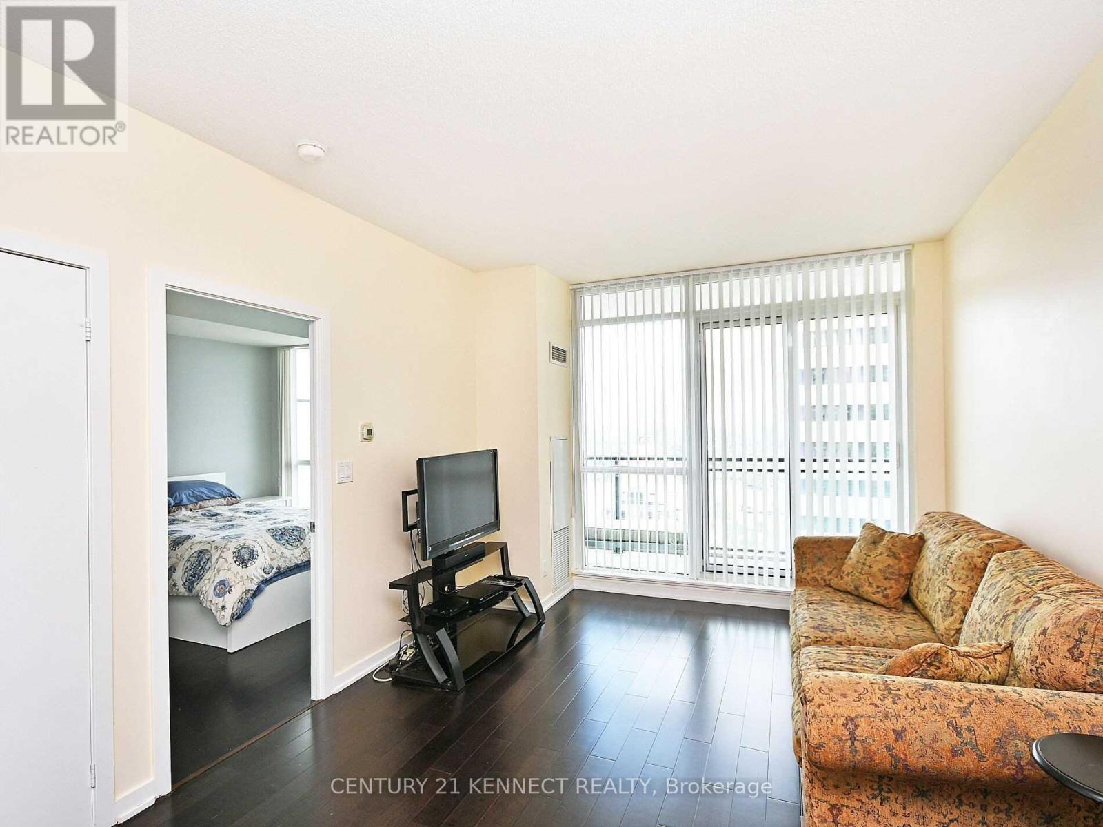 3910 - 4070 Confederation Parkway, Mississauga, ON - Indoor Photo Showing Living Room