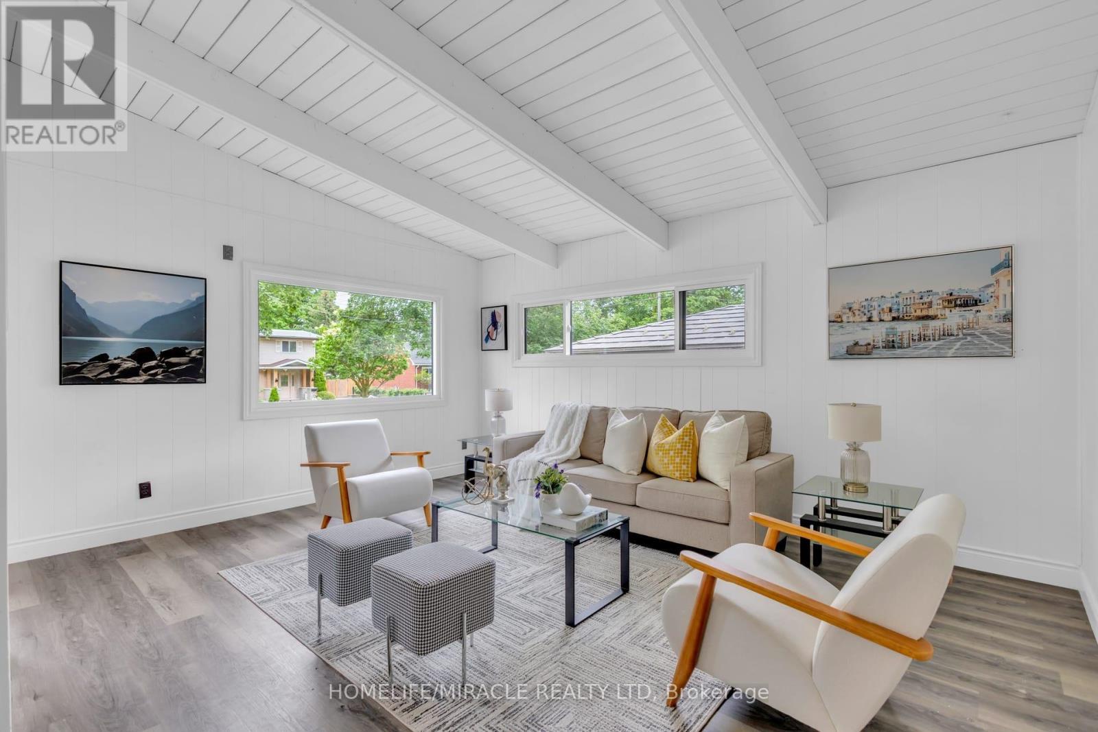 72 Massey Avenue, Kitchener, ON - Indoor Photo Showing Living Room