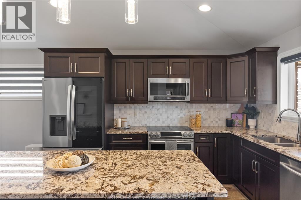 1467 Inverness, Windsor, ON - Indoor Photo Showing Kitchen With Double Sink With Upgraded Kitchen