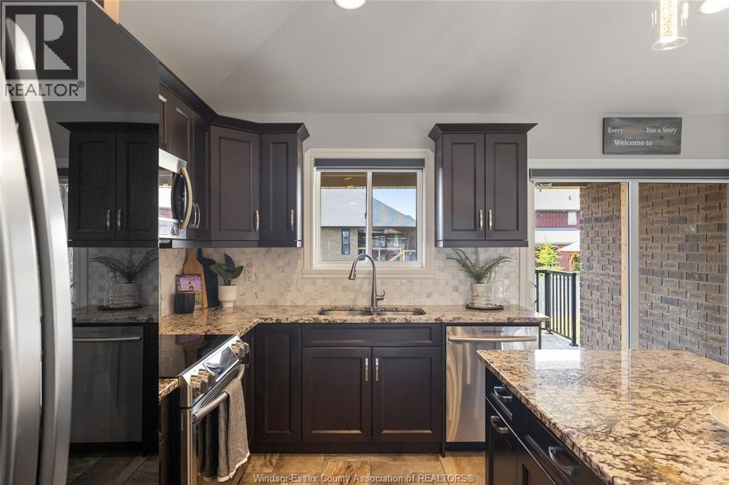 1467 Inverness, Windsor, ON - Indoor Photo Showing Kitchen With Upgraded Kitchen