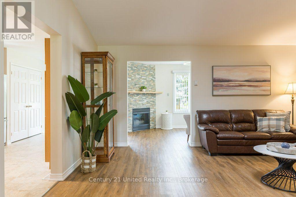 11 Algonquin Trail, Clarington (Bowmanville), ON - Indoor Photo Showing Living Room With Fireplace
