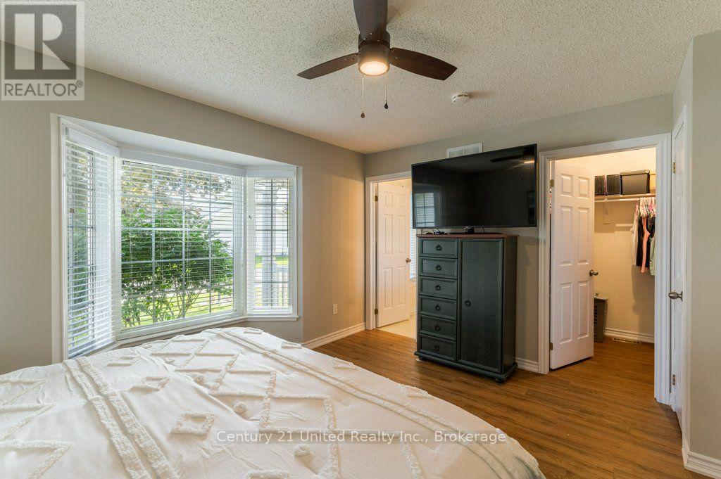 11 Algonquin Trail, Clarington (Bowmanville), ON - Indoor Photo Showing Bedroom