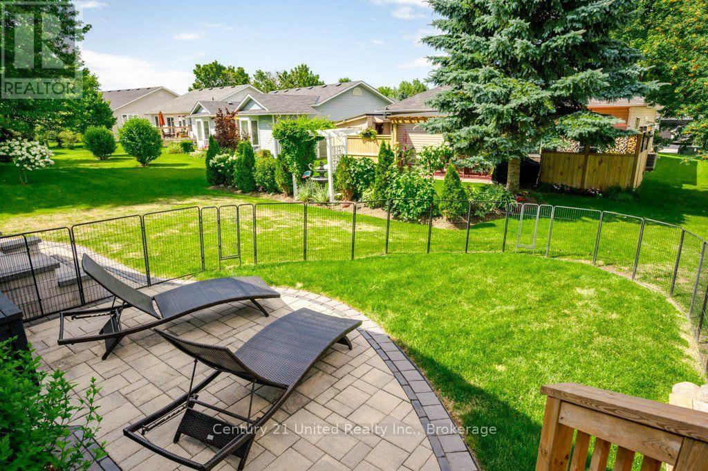 11 Algonquin Trail, Clarington (Bowmanville), ON - Outdoor With Deck Patio Veranda